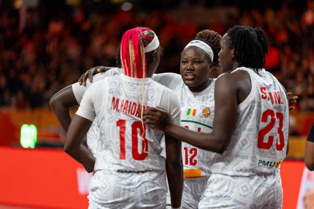 malische Mannschaft beim Huddle, Maimouna Haidara (Mali, 10), Alima Dembele (Mali, 12), Sika Kone (Mali, 23), GER, Mali vs. Spanien, Basketball, FIBA Women s World Cup 2026, Gruppenphase, Spieltag 2, 05.09.2026 GER, Mali vs. Spanien, Basketball, FIBA Women s World Cup 2026, Gruppenphase, Spieltag 2, 05.09.2026 Berlin Copyright: xEibner-Pressefoto MaxxVincenx EP_MVN