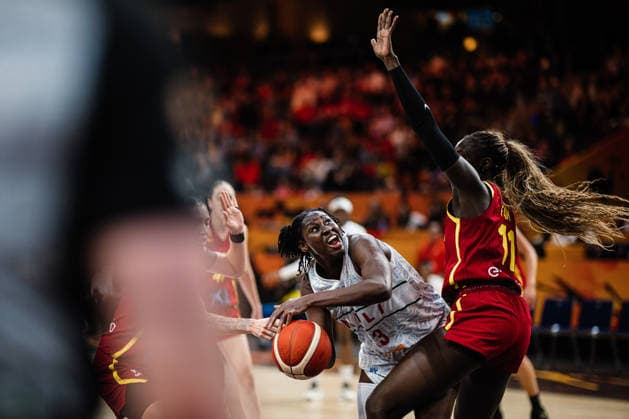 Sport Bilder des Tages FIBA Women™s Basketball World Cup 2026: Mali vs. Spanien, 05.09.2026 Sika Kone (Mali, 23) gegen Awa Fam (Spanien, 11); Basketball, FIBA Women™s Basketball World Cup 2026, Gruppenphase, Gruppe A, 2. Spieltag: Mali vs. Spanien am 05.09.2026 in der Max-Schmeling-Halle, Berlin Copyright: xBEAUTIFULxSPORTS Tonhäuserx
