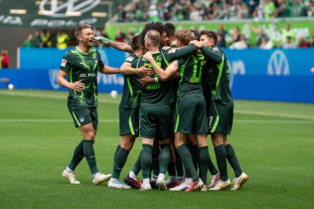 Sport Bilder des Tages Deutschland: Fussball 2. Bundesliga, 4. Spieltag 2026 2027, VfL Wolfsburg - Energie Cottbus am 05.09.2026 in Wolfsburg (Volkswagen Arena): Tor zum 1:0 Robert Glatzel (VfL Wolfsburg, 19) Elfmeter Jubel, Freude, Torjubel, Emotionen *** German Soccer 2. Bundesliga, Matchday 4, 2026–2027, VfL Wolfsburg vs. Energie Cottbus on September 5, 2026, at the Volkswagen Arena in Wolfsburg; 1–0 goal by Robert Glatzel of VfL Wolfsburg, 19th minute penalty kick; celebration, joy, goal celebrations, emotions Copyright: xSvenxHeidmannx