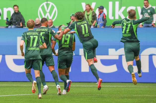 05.09.2026, xgox, Fussball - 2.Bundesliga VfL Wolfsburg - FC Energie Cottbus emspor, v.l. Jubel nach dem 1:0 durch Robert Glatzel (Wolfsburg, 19) (DFL DFB REGULATIONS PROHIBIT ANY USE OF PHOTOGRAPHS as IMAGE SEQUENCES and or QUASI-VIDEO) Wolfsburg *** September 5, 2026, xgox, Soccer, 2. Bundesliga: VfL Wolfsburg vs. FC Energie Cottbus, emspor; from left: celebrations after Robert Glatzel’s 1–0 goal for Wolfsburg; 19. DFL and DFB regulations prohibit any use of photographs as image sequences and or quasi-video. Wolfsburg