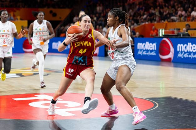 Iyana Martin (Spanien, 44) im Dribbling gegen Rokia Doumbia (Mali, 52), GER, Mali vs. Spanien, Basketball, FIBA Women s World Cup 2026, Gruppenphase, Spieltag 2, 05.09.2026 GER, Mali vs. Spanien, Basketball, FIBA Women s World Cup 2026, Gruppenphase, Spieltag 2, 05.09.2026 Berlin Copyright: xEibner-Pressefoto MaxxVincenx EP_MVN