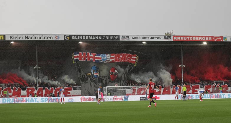 Choreo der kieler Fans Fussball, Herren, Saison 2026 2027, 2.BL, Holstein Stadion, Holstein Kiel gegen 1.FC Nuernberg DFL REGULATIONS PROHIBIT ANY USE OF PHOTOGRAPHS AS IMAGE SEQUENCES AND OR QUASI-VIDEO. *** Choreography by Kiel Fans: Soccer, Men s, 2026–2027 Season, 2. Bundesliga, Holstein Stadium, Holstein Kiel vs. 1. FC Nuremberg. DFL regulations prohibit any use of photographs as image sequences and or quasi-video.