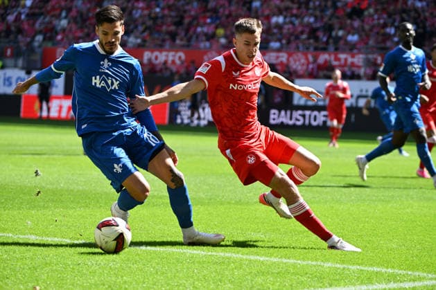 Fussball - 2. Bundesliga - Saison 2026 27 1. FC Kaiserslautern 05.09.2026 Fritz-Walter-Stadion 1. FC Kaiserslautern (fck) - SV Darmstadt 98 (da) Raoul PETRETTA (SV Darmstadt 98), li - Mario SAUER (fck) 1. FC Kaiserslautern *** Soccer, 2. Bundesliga, 2026–27 Season, 1 FC Kaiserslautern, September 5, 2026, Fritz Walter Stadium, 1 FC Kaiserslautern vs. SV Darmstadt 98, Referee: Raoul PETRETTA (SV Darmstadt 98), li Mario SAUER fck 1 FC Kaiserslautern