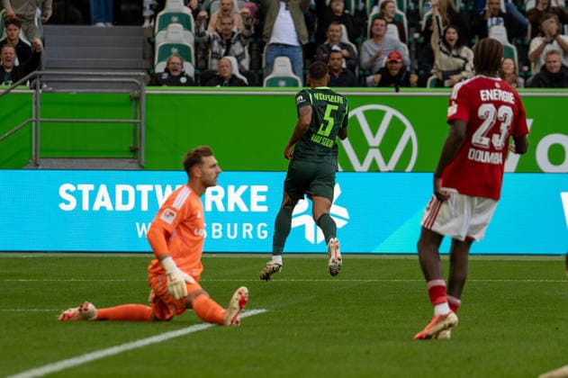 Deutschland: Fussball 2. Bundesliga, 4. Spieltag 2026 2027, VfL Wolfsburg - Energie Cottbus am 05.09.2026 in Wolfsburg (Volkswagen Arena): Tor zum 2:0 Vinicius Souza (VfL Wolfsburg, 5) Schuss Jubel, Freude, Torjubel, Emotionen *** German Soccer 2. Bundesliga, Matchday 4, 2026–2027, VfL Wolfsburg vs. Energie Cottbus on September 5, 2026, at the Volkswagen Arena in Wolfsburg; 2–0 goal by Vinicius Souza of VfL Wolfsburg, 5th shot; cheering, joy, goal celebration, emotions Copyright: xSvenxHeidmannx