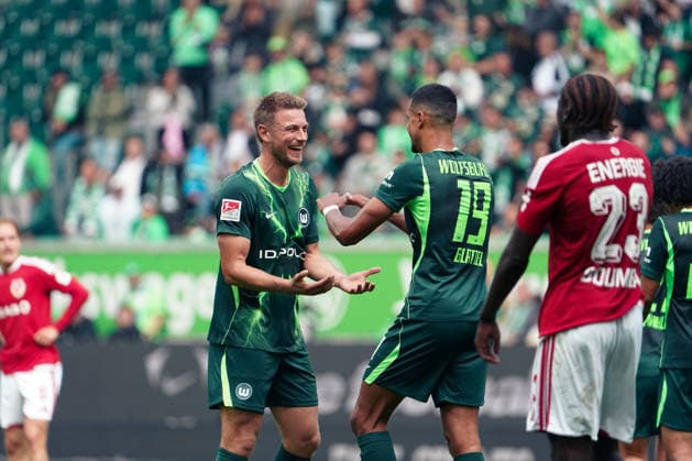 Deutschland:Fussball 2.Bundesliga 2026 2027, 4.Spieltag VfL Wolfsburg vs Energie Cottbus - Volkswagen Arena (Wolfsburg): Tor und Torjubel zum Robert Glatzel (VfL Wolfsburg, 19) *** Germany Soccer 2. Bundesliga 2026–2027, Matchday 4: VfL Wolfsburg vs. Energie Cottbus at Volkswagen Arena, Wolfsburg—Goal and goal celebration by Robert Glatzel of VfL Wolfsburg, 19 Copyright: xAymanxAlahmedx