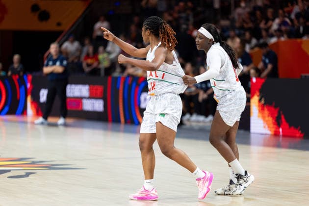 Rokia Doumbia (Mali, 52) und Djeneba N Diaye (Mali, 50) jubelt Jubel, GER, Mali vs. Spanien, Basketball, FIBA Women s World Cup 2026, Gruppenphase, Spieltag 2, 05.09.2026 GER, Mali vs. Spanien, Basketball, FIBA Women s World Cup 2026, Gruppenphase, Spieltag 2, 05.09.2026 Berlin Copyright: xEibner-Pressefoto MaxxVincenx EP_MVN