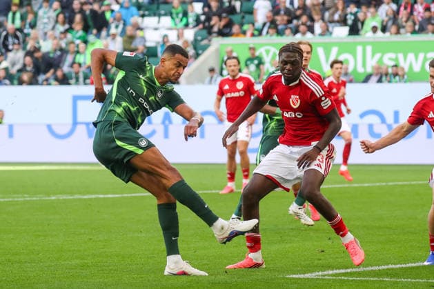 05.09.2026, xgox, Fussball - 2.Bundesliga VfL Wolfsburg - FC Energie Cottbus emspor, v.l. Robert Glatzel (Wolfsburg, 19) Torschuss, schiesst den Ball aufs Tor, Schuss (DFL DFB REGULATIONS PROHIBIT ANY USE OF PHOTOGRAPHS as IMAGE SEQUENCES and or QUASI-VIDEO) Wolfsburg *** September 5, 2026, xgox, Soccer, 2. Bundesliga, VfL Wolfsburg vs. FC Energie Cottbus, emspor, from left: Robert Glatzel (Wolfsburg), 19th shot on goal, shoots the ball toward the goal, Shot DFL DFB REGULATIONS PROHIBIT ANY USE OF PHOTOGRAPHS AS IMAGE SEQUENCES AND OR QUASI-VIDEO Wolfsburg