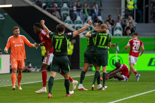Deutschland: Fussball 2. Bundesliga, 4. Spieltag 2026 2027, VfL Wolfsburg - Energie Cottbus am 05.09.2026 in Wolfsburg (Volkswagen Arena): Tor zum 3:0 Robert Glatzel (VfL Wolfsburg, 19) Jubel, Freude, Torjubel, Emotionen Fabian Reese (VfL Wolfsburg, 11) *** German Soccer 2. Bundesliga, Matchday 4, 2026–2027, VfL Wolfsburg vs. Energie Cottbus on September 5, 2026, at the Volkswagen Arena in Wolfsburg; 3–0 goal by Robert Glatzel (VfL Wolfsburg), 19; celebration, joy, goal celebration, emotions; Fabian Reese (VfL Wolfsburg), 11 Copyright: xSvenxHeidmannx