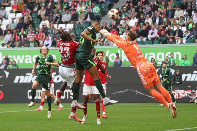 05.09.2026, xgox, Fussball, 2. Bundesliga, VfL Wolfsburg - FC Energie Cottbus v.l. Fousseny Doumbia (Cottbus, 23), Robert Glatzel (Wolfsburg, 19), Marcel Lotka (Cottbus, 1) Zweikampf, Duell, Kampf, tackle (DFL DFB REGULATIONS PROHIBIT ANY USE OF PHOTOGRAPHS as IMAGE SEQUENCES and or QUASI-VIDEO) Wolfsburg *** September 5, 2026, xgox, Soccer, 2. Bundesliga, VfL Wolfsburg vs. FC Energie Cottbus: Fousseny Doumbia (Cottbus), 23, Robert Glatzel (Wolfsburg), 19, Marcel Lotka (Cottbus), 1 Tackle, duel, battle, DFL and DFB regulations prohibit any use of photographs as image sequences and or quasi-video—Wolfsburg