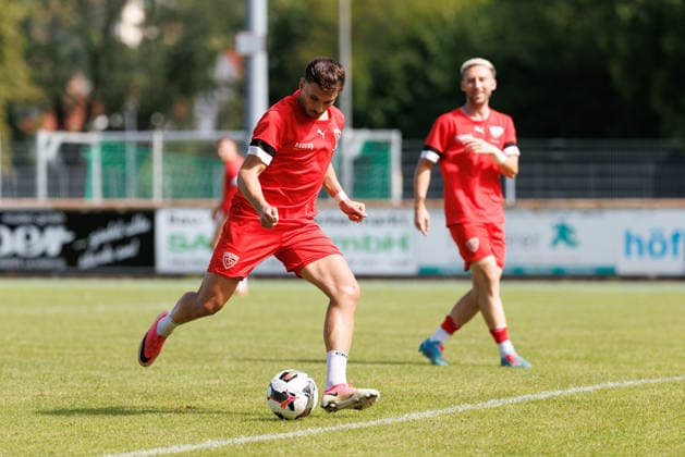 Samed Bahar (8, TSV Buchbach) während dem Aufwärmen beim Spiel zwischen TSV Landsberg v TSV Buchbach, Fussball, Herren, Regionalliga Bayern, 2026 2027, 7.Spieltag am 05.09.2026 in Landsberg am Lech, Sportpark. Bayern Deutschland