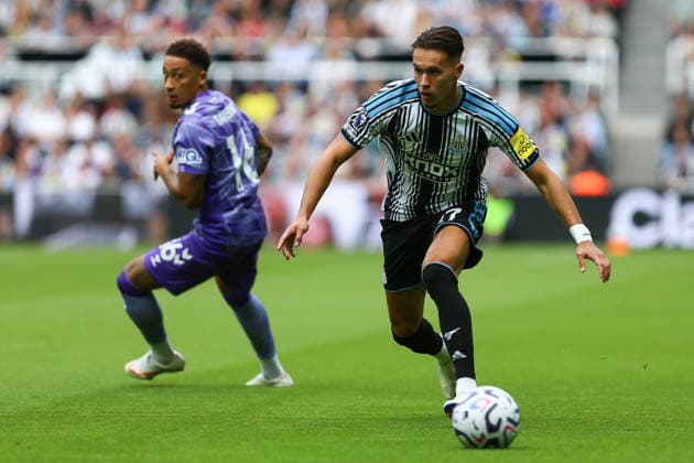 St James Park NEWCASTLE UPON TYNE, ENGLAND, SEPTEMBER 5: Amar Dedic of Newcastle United dribbles the ball during a Premier League 2026-27 match between Newcastle United and AFC Bournemouth at St James Park on September 5, 2026 in Newcastle Upon Tyne, England. (Photo by Zach Forster Sports Press Photo) (Zach Forster Sports Press Photo SPP) Copyright: xZachxForster SportsxPressxPhotox xSPPx spp-en-ZaFoPrPh-spp26_zachf_0509_130