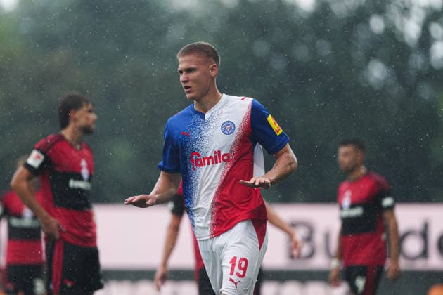 Torjubel Phil Harres (Holstein Kiel, 19) nach Tor zum 1:1 GER, Holstein Kiel vs. 1. FC Nürnberg, Fußball, 2. Bundesliga, Spieltag 04, Saison 2026 2027, 05.09.2026 DFL REGULATIONS PROHIBIT ANY USE OF PHOTOGRAPHS AS IMAGE SEQUENCES AND OR QUASI-VIDEO GER, Holstein Kiel vs. 1. FC Nürnberg, Fußball, 2. Bundesliga, Spieltag 04, Saison 2026 2027, 05.09.2026 Kiel *** Phil Harre celebrates a goal for Holstein Kiel, 19, after scoring to tie the game at 1–1, Holstein Kiel vs. 1. FC Nürnberg, soccer, 2. Bundesliga, Matchday 4, 2026–2027 season, September 5, 2026. DFL regulations prohibit any use of photographs as image sequences and or quasi-video, Holstein Kiel vs. 1. FC Nürnberg, soccer, 2. Bundesliga, Matchday 4, 2026–2027 season, September 5, 2026, Kiel Copyright: xEibner-Pressefoto MarcelxvonxFehrnx EP_MFN