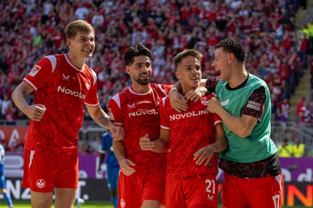 05.09.2026, xdaymx, Fussball 2.Bundesliga, 1.FC Kaiserslautern - SV Darmstadt 98. Torjubel zur 1:0 Führung. vl., Paul Joly (1.FC Kaiserslautern)Vorlagengeber Semih Sahin (1.FC Kaiserslautern), Torschütze Mario Sauer (1.FC Kaiserslautern) und Auswechselspieler Erencan Yardimci (1.FC Kaiserslautern) Kaiserslautern *** September 5, 2026, xdaymx, Soccer 2. Bundesliga, 1. FC Kaiserslautern vs. SV Darmstadt 98, Goal celebration after taking a 1-0 lead, Paul Joly (1. FC Kaiserslautern), assist by Semih Sahin (1. FC Kaiserslautern), Goal scorer Mario Sauer, 1. FC Kaiserslautern, and substitute Erencan Yardimci, 1. FC Kaiserslautern, Kaiserslautern