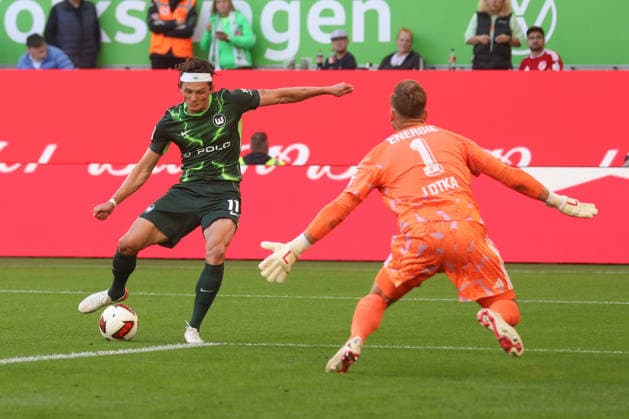05.09.2026, xgox, Fussball, 2. Bundesliga, VfL Wolfsburg - FC Energie Cottbus v.l. Fabian Reese (Wolfsburg, 11) schiesst den Ball aufs Tor, Torschuss, Schuss (DFL DFB REGULATIONS PROHIBIT ANY USE OF PHOTOGRAPHS as IMAGE SEQUENCES and or QUASI-VIDEO) Wolfsburg *** September 5, 2026, xgox, Soccer, 2. Bundesliga, VfL Wolfsburg vs. FC Energie Cottbus, Fabian Reese (Wolfsburg), No. 11, shoots the ball toward the goal, shot on goal, shot. DFL and DFB regulations prohibit any use of photographs as image sequences and or quasi-video. Wolfsburg