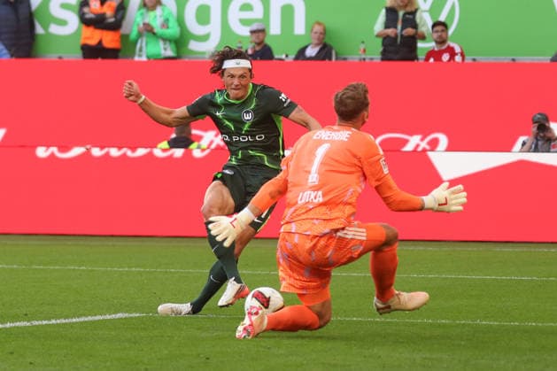 05.09.2026, xgox, Fussball, 2. Bundesliga, VfL Wolfsburg - FC Energie Cottbus v.l. Fabian Reese (Wolfsburg, 11) schiesst den Ball aufs Tor, Torschuss, Schuss (DFL DFB REGULATIONS PROHIBIT ANY USE OF PHOTOGRAPHS as IMAGE SEQUENCES and or QUASI-VIDEO) Wolfsburg *** September 5, 2026, xgox, Soccer, 2. Bundesliga, VfL Wolfsburg vs. FC Energie Cottbus, Fabian Reese (Wolfsburg), No. 11, shoots the ball toward the goal, shot on goal, shot. DFL and DFB regulations prohibit any use of photographs as image sequences and or quasi-video. Wolfsburg