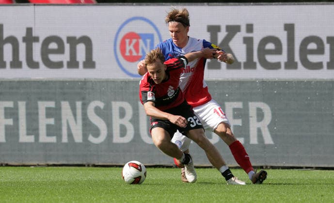Duell zwischen Jonas Therkelsen (Holstein Kiel) und Tim Janisch (1.FC Nuernberg) Fussball, Herren, Saison 2026 2027, 2.BL, Holstein Stadion, Holstein Kiel gegen 1.FC Nuernberg DFL REGULATIONS PROHIBIT ANY USE OF PHOTOGRAPHS AS IMAGE SEQUENCES AND OR QUASI-VIDEO. *** Head-to-head between Jonas Therkelsen (Holstein Kiel) and Tim Janisch (1. FC Nuremberg) – Men s Soccer, 2026–2027 Season, 2. Bundesliga, Holstein Stadium, Holstein Kiel vs. 1. FC Nuremberg. DFL regulations prohibit any use of photographs as image sequences and or quasi-video.