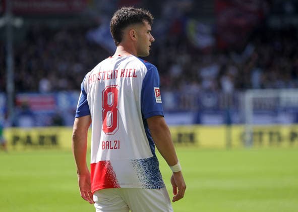Guillermo Balzi (Holstein Kiel) Fussball, Herren, Saison 2026 2027, 2.BL, Holstein Stadion, Holstein Kiel gegen 1.FC Nuernberg DFL REGULATIONS PROHIBIT ANY USE OF PHOTOGRAPHS AS IMAGE SEQUENCES AND OR QUASI-VIDEO. *** Guillermo Balzi Holstein Kiel Soccer, Men s, 2026–2027 Season, 2. Bundesliga, Holstein Stadium, Holstein Kiel vs. 1. FC Nuremberg. DFL regulations prohibit any use of photographs as image sequences and or quasi-video.