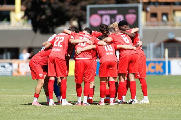 Team (TSV Buchbach), Spielerkreis beim Spiel zwischen TSV Landsberg v TSV Buchbach, Fussball, Herren, Regionalliga Bayern, 2026 2027, 7.Spieltag am 05.09.2026 in Landsberg am Lech, Sportpark. Bayern Deutschland