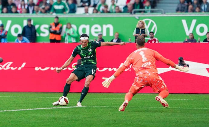 Deutschland:Fussball 2.Bundesliga 2026 2027, 4.Spieltag VfL Wolfsburg vs Energie Cottbus - Volkswagen Arena (Wolfsburg): Torchance Fabian Reese (VfL Wolfsburg, 11) *** Germany Soccer 2. Bundesliga 2026–2027, Matchday 4: VfL Wolfsburg vs. Energie Cottbus at Volkswagen Arena, Wolfsburg; Scoring chance by Fabian Reese (VfL Wolfsburg), 11 Copyright: xAymanxAlahmedx