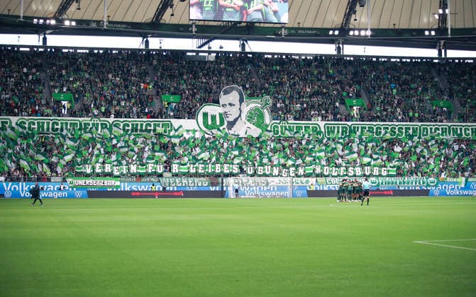 Deutschland:Fussball 2.Bundesliga 2026 2027, 4.Spieltag VfL Wolfsburg vs Energie Cottbus - Volkswagen Arena (Wolfsburg): Zuschauer, Fans, Tribüne...horeographie, Fanchoreo, *** Germany Soccer 2. Bundesliga 2026–2027, Matchday 4: VfL Wolfsburg vs. Energie Cottbus at Volkswagen Arena, Wolfsburg—spectators, fans, grandstand choreography, fan choreography, Copyright: xAymanxAlahmedx