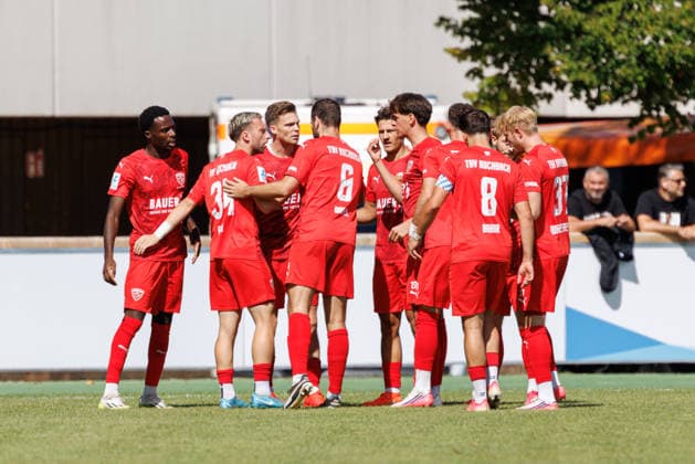 Team (TSV Buchbach) Tor zum 0 : 1 beim Spiel zwischen TSV Landsberg v TSV Buchbach, Fussball, Herren, Regionalliga Bayern, 2026 2027, 7.Spieltag am 05.09.2026 in Landsberg am Lech, Sportpark. Bayern Deutschland