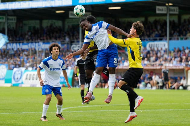 Sport Bilder des Tages 05.09.2026, Hänsch-Arena, Meppen, GER, 3. Liga, 4. Spieltag: Fußball: SV Meppen vs 1. FC Saarbrücken, Kopfball Nikell Touglo (SV Meppen 20) DFL REGULATIONS PROHIBIT ANY USE OF PHOTOGRAPHS AS IMAGE SEQUENCES AND OR QUASI-VIDEO. Meppen Niedersachsen Hänsch-Arena