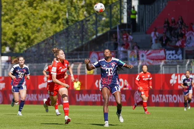 Deutschland: Fußball Google Pixel Frauen-Bundesliga 2026 2027, 3. Spieltag - 1. FSV Mainz 05 vs 1. FC Köln - Bruchwegstadion (Mainz): Saskia Matheis (FSV, 19) im Zweikampf mit Lydia Andrade (FC, 17) *** Germany Soccer Google Pixel Women s Bundesliga 2026 2027, Matchday 3: FSV Mainz 05 vs. 1. FC Köln at Bruchwegstadion in Mainz; Saskia Matheis (FSV, 19) in a tackle with Lydia Andrade (FC, 17) Copyright: xTobiasxWentzellx