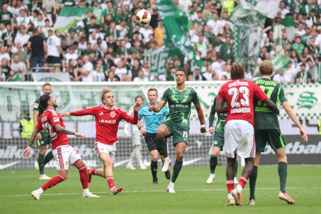 05.09.2026, xgox, Fussball, 2. Bundesliga, VfL Wolfsburg - FC Energie Cottbus v.l. Lukas Michelbrink (Cottbus, 8) Robert Glatzel (Wolfsburg, 19) (DFL DFB REGULATIONS PROHIBIT ANY USE OF PHOTOGRAPHS as IMAGE SEQUENCES and or QUASI-VIDEO) Wolfsburg *** September 5, 2026, xgox, Soccer, 2. Bundesliga, VfL Wolfsburg vs. FC Energie Cottbus: l Lukas Michelbrink (Cottbus), 8 Robert Glatzel (Wolfsburg), 19 DFL DFB REGULATIONS PROHIBIT ANY USE OF PHOTOGRAPHS AS IMAGE SEQUENCES AND OR QUASI-VIDEO Wolfsburg