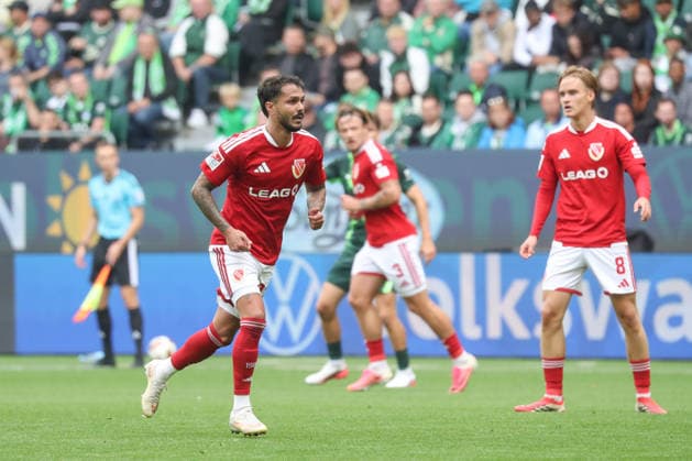 05.09.2026, xgox, Fussball, 2. Bundesliga, VfL Wolfsburg - FC Energie Cottbus v.l. Leonardo Bittencourt (Cottbus, 32) (DFL DFB REGULATIONS PROHIBIT ANY USE OF PHOTOGRAPHS as IMAGE SEQUENCES and or QUASI-VIDEO) Wolfsburg *** September 5, 2026, xgox, Soccer, 2. Bundesliga, VfL Wolfsburg vs. FC Energie Cottbus, Leonardo Bittencourt (Cottbus), 32 DFL DFB regulations prohibit any use of photographs as image sequences and or quasi-video (Wolfsburg)