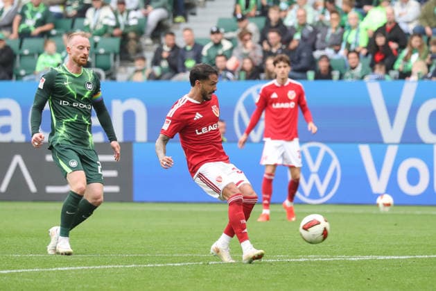 05.09.2026, xgox, Fussball, 2. Bundesliga, VfL Wolfsburg - FC Energie Cottbus v.l. Leonardo Bittencourt (Cottbus, 32) (DFL DFB REGULATIONS PROHIBIT ANY USE OF PHOTOGRAPHS as IMAGE SEQUENCES and or QUASI-VIDEO) Wolfsburg *** September 5, 2026, xgox, Soccer, 2. Bundesliga, VfL Wolfsburg vs. FC Energie Cottbus, Leonardo Bittencourt (Cottbus), 32 DFL DFB regulations prohibit any use of photographs as image sequences and or quasi-video (Wolfsburg)