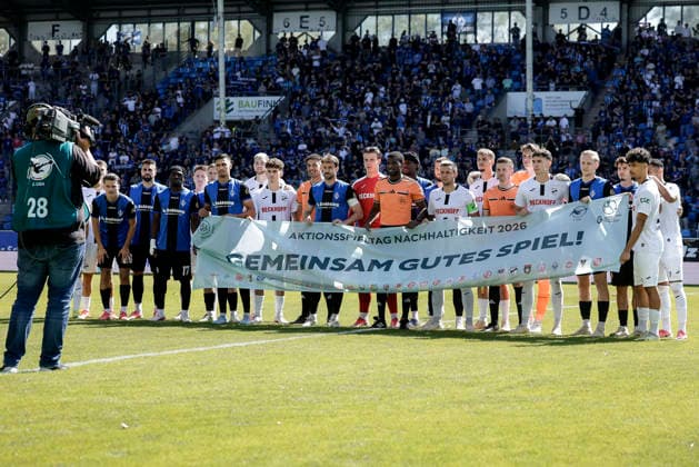 05.09.2026, xhettx, Fussball 3.Liga, SV Waldhof Mannheim - SC Verl v.l. Beide Mannschaften stehen zusammen