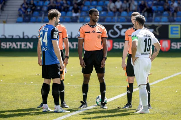 05.09.2026, xhettx, Fussball 3.Liga, SV Waldhof Mannheim - SC Verl v.l. Seitenwahl der beiden Kapitäne Lukas Klünter (SV Waldhof Mannheim, 24) und Niko Kijewski (SC Verl, 19)