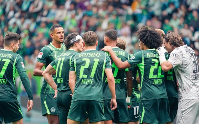 Deutschland:Fussball 2.Bundesliga 2026 2027, 4.Spieltag VfL Wolfsburg vs Energie Cottbus - Volkswagen Arena (Wolfsburg): Geste, Gestik, Emotion Maximilian Arnold (VfL Wolfsburg, 27) Joakim Maehle Joakim Maehle (VfL Wolfsburg, 21) Elvis Rexhbecaj Elvis Rexhbecaj (VfL Wolfsburg, 37) Mathys AngÃ ly Mathys Angely (VfL Wolfsburg, 22) *** Germany Soccer 2. Bundesliga 2026–2027, Matchday 4: VfL Wolfsburg vs. Energie Cottbus at Volkswagen Arena, Wolfsburg—Gestures, Body Language, Emotion—Maximilian Arnold (VfL Wolfsburg), 27 Joakim Maehle Joakim Maehle VfL Wolfsburg, 21 Elvis Rexhbecaj Elvis Rexhbecaj VfL Wolfsburg, 37 Mathys Angély Mathys Angély VfL Wolfsburg, 22 Copyright: xAymanxAlahmedx