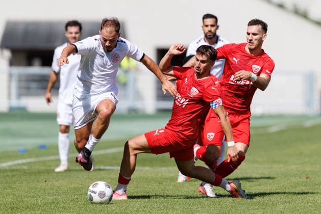 Sport Bilder des Tages Jeton Abazi (9, TSV Landsberg) und Samed Bahar (8, TSV Buchbach) beim Spiel zwischen TSV Landsberg v TSV Buchbach, Fussball, Herren, Regionalliga Bayern, 2026 2027, 7.Spieltag am 05.09.2026 in Landsberg am Lech, Sportpark. Bayern Deutschland