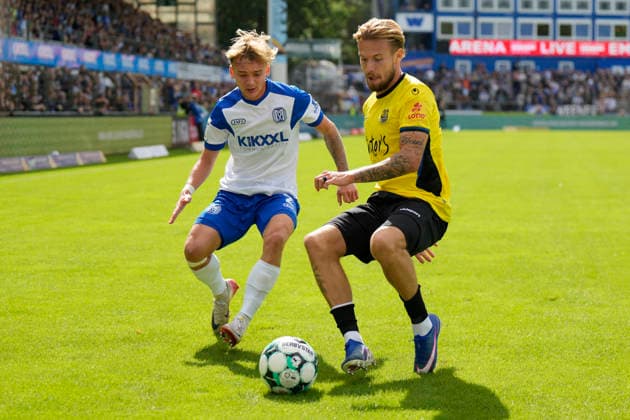05.09.2026, Hänsch-Arena, Meppen, GER, 3. Liga, 4. Spieltag: Fußball: SV Meppen vs 1. FC Saarbrücken, Dominique Domröse (SV Meppen 2) vs Niko Bretschneider (1. FC Saarbrücken 28) DFL REGULATIONS PROHIBIT ANY USE OF PHOTOGRAPHS AS IMAGE SEQUENCES AND OR QUASI-VIDEO. Meppen Niedersachsen Hänsch-Arena