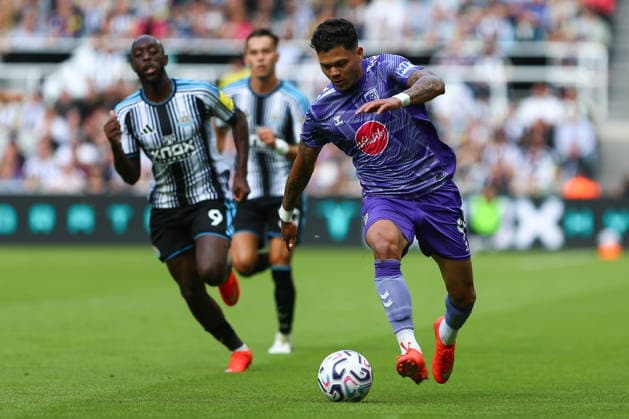 St James Park NEWCASTLE UPON TYNE, ENGLAND, SEPTEMBER 5: Evanilson of AFC Bournemouth dribbles the ball during a Premier League 2026-27 match between Newcastle United and AFC Bournemouth at St James Park on September 5, 2026 in Newcastle Upon Tyne, England. (Photo by Zach Forster Sports Press Photo) (Zach Forster Sports Press Photo SPP) Copyright: xZachxForster SportsxPressxPhotox xSPPx spp-en-ZaFoPrPh-spp26_zachf_0509_166