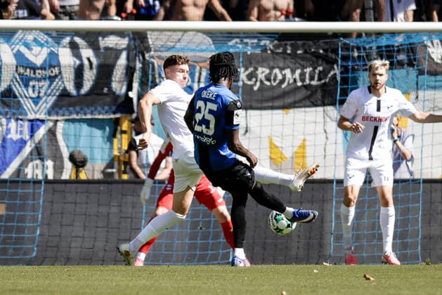 05.09.2026, xhettx, Fussball 3.Liga, SV Waldhof Mannheim - SC Verl v.l. Jidechi Okeke (SV Waldhof Mannheim, 25) mit dem Schuss versuch