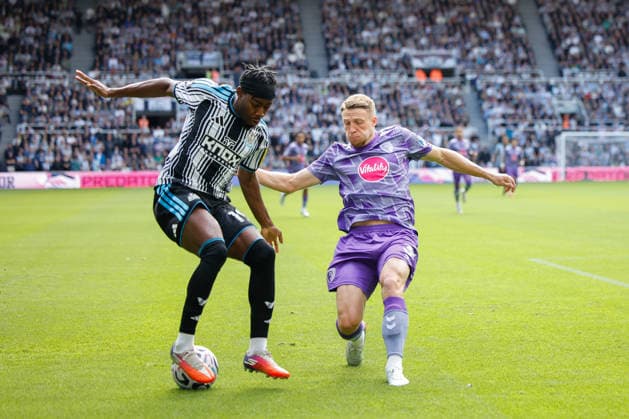Newcastle United v AFC Bournemouth, Premier League Anthony Elanga of Newcastle United turns Adrien Truffert of Bournemouth during the Newcastle United v AFC Bournemouth Premier League match at St. James Park, Newcastle Upon Tyne, England on 5 September 2026 Credit: Craig Cowan Every Second Media Editorial use only. All images are copyright Every Second Media Limited. No images may be reproduced without prior permission. All rights reserved. Premier League and Football League images are subject to licensing agreements with Football DataCo Limited. see https: www.football-dataco.com Copyright: xIMAGO EveryxSecondxMediax ESM-2129-0063 CraigxCowanx xEveryxSecondxMediax