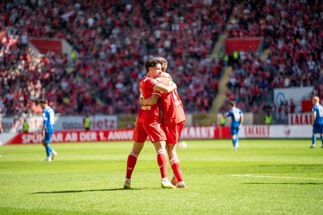 05.09.2026, xdaymx, Fussball 2.Bundesliga, 1.FC Kaiserslautern - SV Darmstadt 98. Semih Sahin (1.FC Kaiserslautern) und der Torschütze Mario Sauer (1.FC Kaiserslautern) jubeln zusammen nach dem 1:0 für den 1. FC Kaiserslautern Kaiserslautern *** September 5, 2026, xdaymx, Soccer, 2. Bundesliga, 1 FC Kaiserslautern vs. SV Darmstadt 98; Semih Sahin; 1 FC Kaiserslautern and goal scorer Mario Sauer of 1 FC Kaiserslautern celebrate together after the 1–0 victory for 1 FC Kaiserslautern; Kaiserslautern