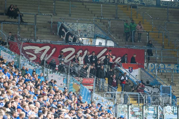 Rostock, Deutschland 05. September 2026: 3. Liga - 2026 2027 - Sp. 4 - FC Hansa Rostock gegen SV Wehen Wiesbaden Im Bild: Fankurve Wiesbaden DFB DFL regulations prohibit any use of photographs as image sequences and or quasi-video Copyright: xFotostandx xVoelkerx