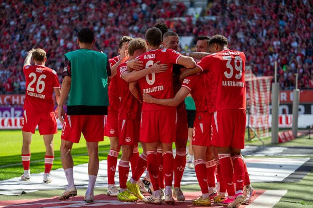 05.09.2026, xdaymx, Fussball 2.Bundesliga, 1.FC Kaiserslautern - SV Darmstadt 98. Mannschaft von Kaiserslautern jubelt nach dem 1:0 vor der Westkurve Kaiserslautern *** September 5, 2026, xdaymx, Soccer, 2. Bundesliga, 1. FC Kaiserslautern vs. SV Darmstadt 98: The Kaiserslautern team celebrates their 1-0 victory in front of the Westkurve in Kaiserslautern