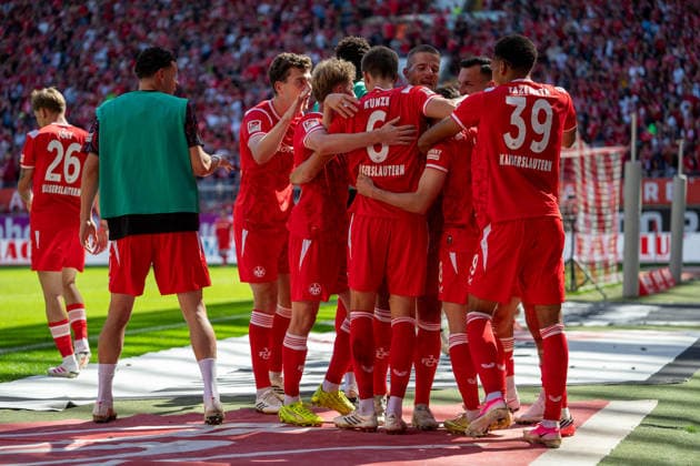 05.09.2026, xdaymx, Fussball 2.Bundesliga, 1.FC Kaiserslautern - SV Darmstadt 98. Mannschaft von Kaiserslautern jubelt nach dem 1:0 vor der Westkurve Kaiserslautern *** September 5, 2026, xdaymx, Soccer, 2. Bundesliga, 1. FC Kaiserslautern vs. SV Darmstadt 98: The Kaiserslautern team celebrates their 1-0 victory in front of the Westkurve in Kaiserslautern