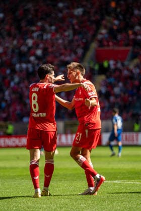 05.09.2026, xdaymx, Fussball 2.Bundesliga, 1.FC Kaiserslautern - SV Darmstadt 98. Mannschaft von Kaiserslautern jubelt nach dem 1:0 vor der Westkurve Kaiserslautern *** September 5, 2026, xdaymx, Soccer, 2. Bundesliga, 1. FC Kaiserslautern vs. SV Darmstadt 98: The Kaiserslautern team celebrates their 1-0 victory in front of the Westkurve in Kaiserslautern