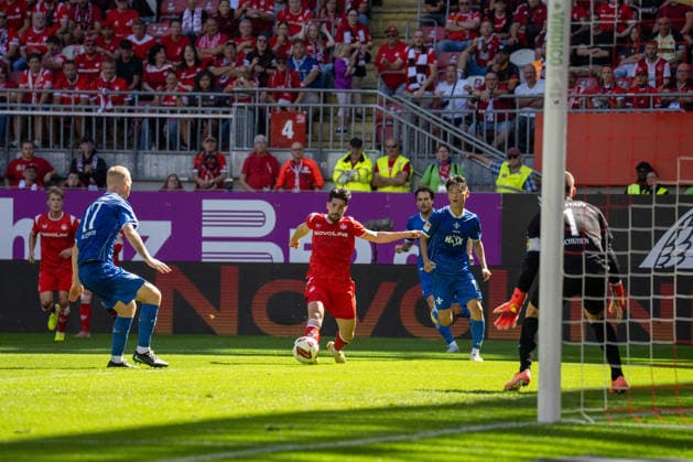 05.09.2026, xdaymx, Fussball 2.Bundesliga, 1.FC Kaiserslautern - SV Darmstadt 98. Semih Sahin (1.FC Kaiserslautern) mit der Vorlage zum 1:0 von Mario Sauer (1.FC Kaiserslautern) Kaiserslautern *** September 5, 2026, xdaymx, Soccer, 2. Bundesliga, 1. FC Kaiserslautern vs. SV Darmstadt 98, Semih Sahin, 1. FC Kaiserslautern, assist for Mario Sauer s 1-0 goal, 1. FC Kaiserslautern, Kaiserslautern
