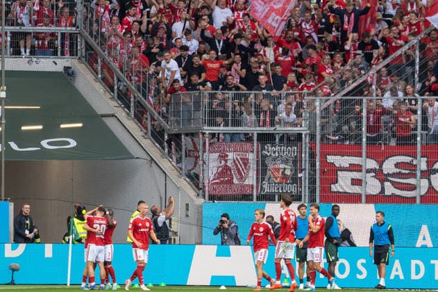 Deutschland: Fussball 2. Bundesliga, 4. Spieltag 2026 2027, VfL Wolfsburg - Energie Cottbus am 05.09.2026 in Wolfsburg (Volkswagen Arena): Tor zum 3:3 Tolcay Cigerci (Energie Cottbus, 10) Elfmeter Jubel, Freude, Torjubel, Emotionen *** German Soccer 2. Bundesliga, Matchday 4, 2026–2027, VfL Wolfsburg vs. Energie Cottbus on September 5, 2026, at the Volkswagen Arena in Wolfsburg; 3-3 goal by Tolcay Cigerci of Energie Cottbus, 10 penalty kicks; celebration, joy, goal celebration, emotions Copyright: xSvenxHeidmannx