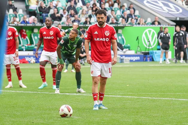 05.09.2026, xgox, Fussball - 2.Bundesliga VfL Wolfsburg - FC Energie Cottbus emspor, v.l. Tor zum 3:3 per Elfmeter duch Tolcay Cigerci (Cottbus, 10) (DFL DFB REGULATIONS PROHIBIT ANY USE OF PHOTOGRAPHS as IMAGE SEQUENCES and or QUASI-VIDEO) Wolfsburg *** September 5, 2026, xgox, Soccer, 2. Bundesliga, VfL Wolfsburg vs. FC Energie Cottbus, emspor, from left: Tolcay Cigerci of Cottbus scores the 3-3 goal on a penalty kick, 10 DFL DFB REGULATIONS PROHIBIT ANY USE OF PHOTOGRAPHS AS IMAGE SEQUENCES AND OR QUASI-VIDEO Wolfsburg