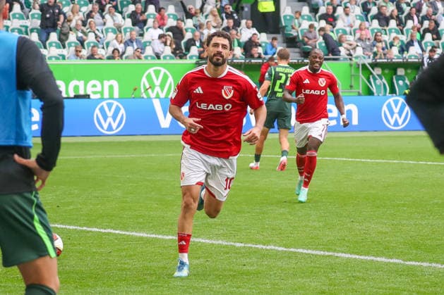 05.09.2026, xgox, Fussball - 2.Bundesliga VfL Wolfsburg - FC Energie Cottbus emspor, v.l. Jubel nach dem 3:3 per Elfmeter durch Tolcay Cigerci (Cottbus, 10) (DFL DFB REGULATIONS PROHIBIT ANY USE OF PHOTOGRAPHS as IMAGE SEQUENCES and or QUASI-VIDEO) Wolfsburg *** September 5, 2026, xgox, Soccer, 2. Bundesliga: VfL Wolfsburg vs. FC Energie Cottbus, emspor, from left: Celebrations after the 3-3 tie following a penalty kick by Tolcay Cigerci (Cottbus), 10 DFL and DFB regulations prohibit any use of photographs as image sequences and or quasi-video in Wolfsburg