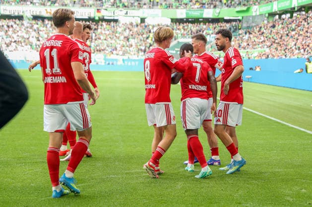 05.09.2026, xgox, Fussball - 2.Bundesliga VfL Wolfsburg - FC Energie Cottbus emspor, v.l. Jubel nach dem 3:3 per Elfmeter durch Tolcay Cigerci (Cottbus, 10) (DFL DFB REGULATIONS PROHIBIT ANY USE OF PHOTOGRAPHS as IMAGE SEQUENCES and or QUASI-VIDEO) Wolfsburg *** September 5, 2026, xgox, Soccer, 2. Bundesliga: VfL Wolfsburg vs. FC Energie Cottbus, emspor, from left: Celebrations after the 3-3 tie following a penalty kick by Tolcay Cigerci (Cottbus), 10 DFL and DFB regulations prohibit any use of photographs as image sequences and or quasi-video in Wolfsburg