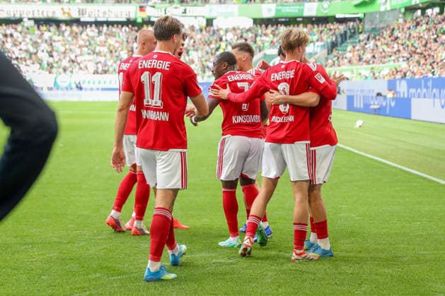 05.09.2026, xgox, Fussball - 2.Bundesliga VfL Wolfsburg - FC Energie Cottbus emspor, v.l. Jubel nach dem 3:3 per Elfmeter durch Tolcay Cigerci (Cottbus, 10) (DFL DFB REGULATIONS PROHIBIT ANY USE OF PHOTOGRAPHS as IMAGE SEQUENCES and or QUASI-VIDEO) Wolfsburg *** September 5, 2026, xgox, Soccer, 2. Bundesliga: VfL Wolfsburg vs. FC Energie Cottbus, emspor, from left: Celebrations after the 3-3 tie following a penalty kick by Tolcay Cigerci (Cottbus), 10 DFL and DFB regulations prohibit any use of photographs as image sequences and or quasi-video in Wolfsburg