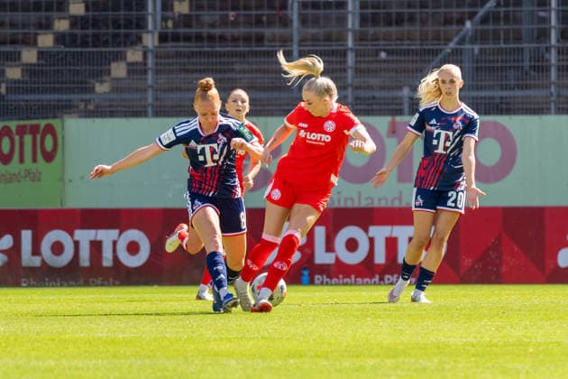 Spielszene, Zweikampf, v.l. Laura Vogt (1. FC Koeln, 08), Chiara Bouziane (1. FSV Mainz 05, 10), Carolin Elsen (1. FC Koeln, 20), GER, 1. FSV Mainz 05 vs. 1. FC Koeln, Fussball, Google Pixel Frauen-Bundesliga, 3. Spieltag, Saison 2026 2027, 05.09.2026, DFB REGULATIONS PROHIBIT ANY USE OF PHOTOGRAPHS AS IMAGE SEQUENCES AND OR QUASI-VIDEO, GER, 1. FSV Mainz 05 vs. 1. FC Koeln, Fussball, Google Pixel Frauen-Bundesliga, 3. Spieltag, Saison 2026 2027, 05.09.2026 Mainz *** Game action, tackle, from left: Laura Vogt 1 FC Cologne, 08, Chiara Bouziane 1 FSV Mainz 05, 10, Carolin Elsen 1 FC Cologne, 20, GER, 1 FSV Mainz 05 vs. 1 FC Cologne, Soccer, Google Pixel Women’s Bundesliga, Matchday 3, 2026–2027 Season, September 5, 2026, DFB regulations prohibit any use of photographs as image sequences and or quasi-video, GER, 1 FSV Mainz 05 vs. 1 FC Cologne, Soccer, Google Pixel Women’s Bundesliga, Matchday 3, 2026–2027 Season, September 5, 2026, Mainz Copyright: xEibner-Pressefoto J-NxGroemlingx EP_JGG
